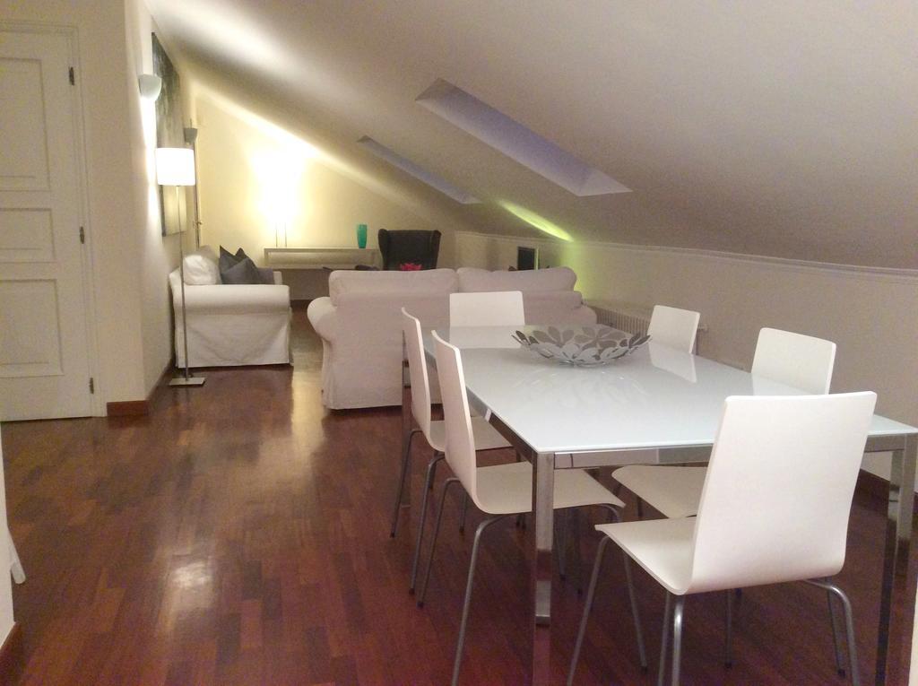 Apartment La Mansarda Alba  Rom bilde