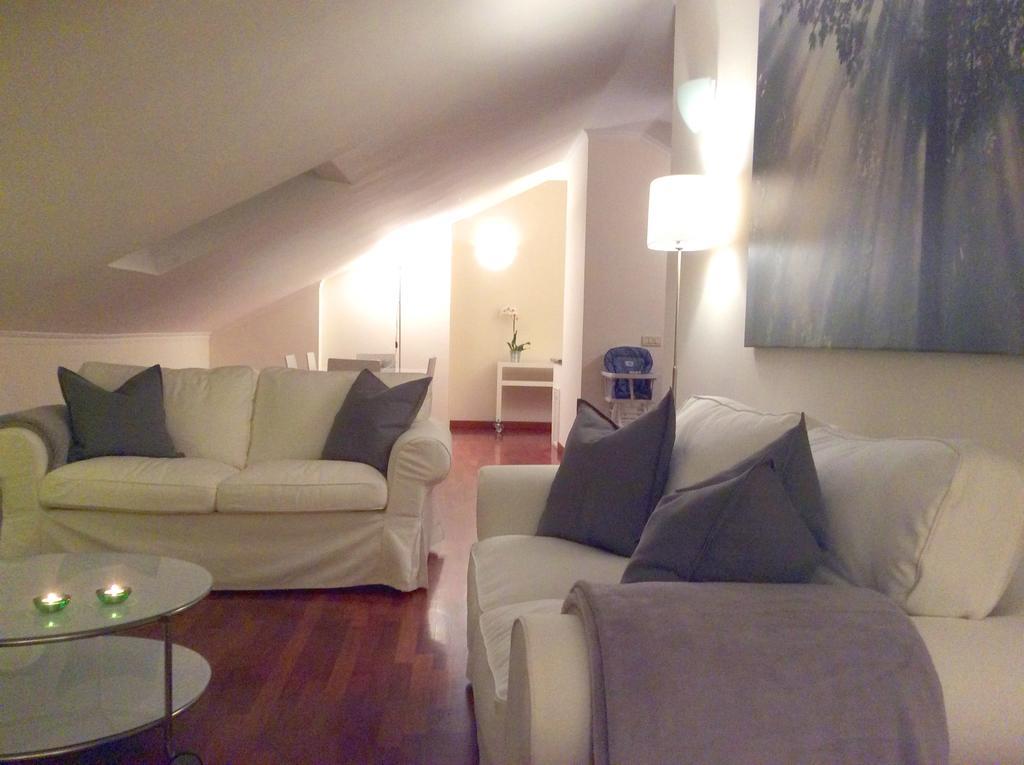 Apartment La Mansarda Alba  Rom bilde