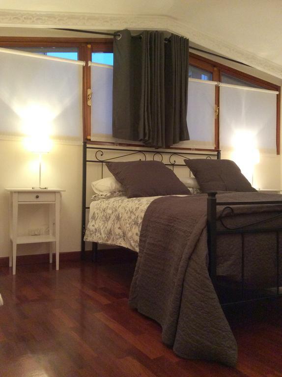 Apartment La Mansarda Alba  Rom bilde
